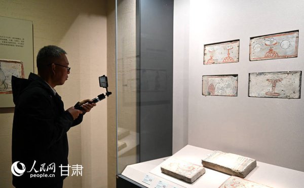 鼎茂策略 何以中国·壁画里的中国丨一砖一景见风华 探寻魏晋壁画砖里的千年烟火气