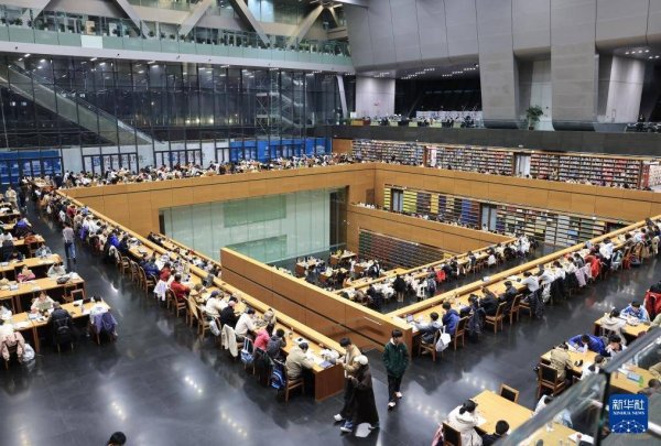 配资交易宝 冬日国图读书暖